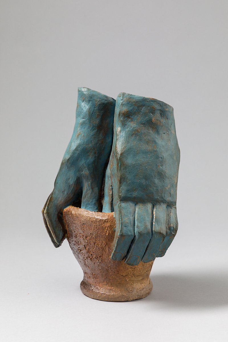 Modelage aux mains bleues
Hauteur: 24 cm, 2021
Grès chamoté engobé et oxydes
