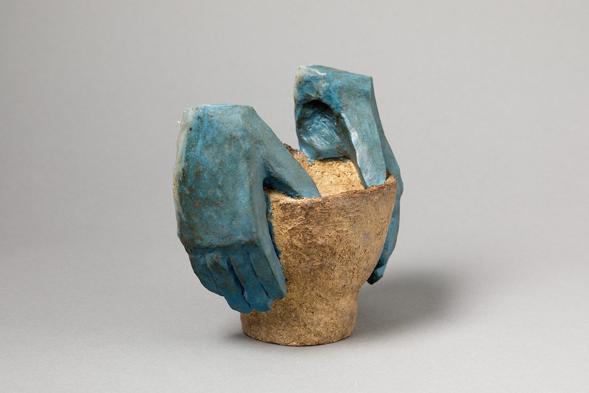 Modelage, mains bleues
Sculpture, 2019
Grès engobé et oxydes
Hauteur: 18 cm